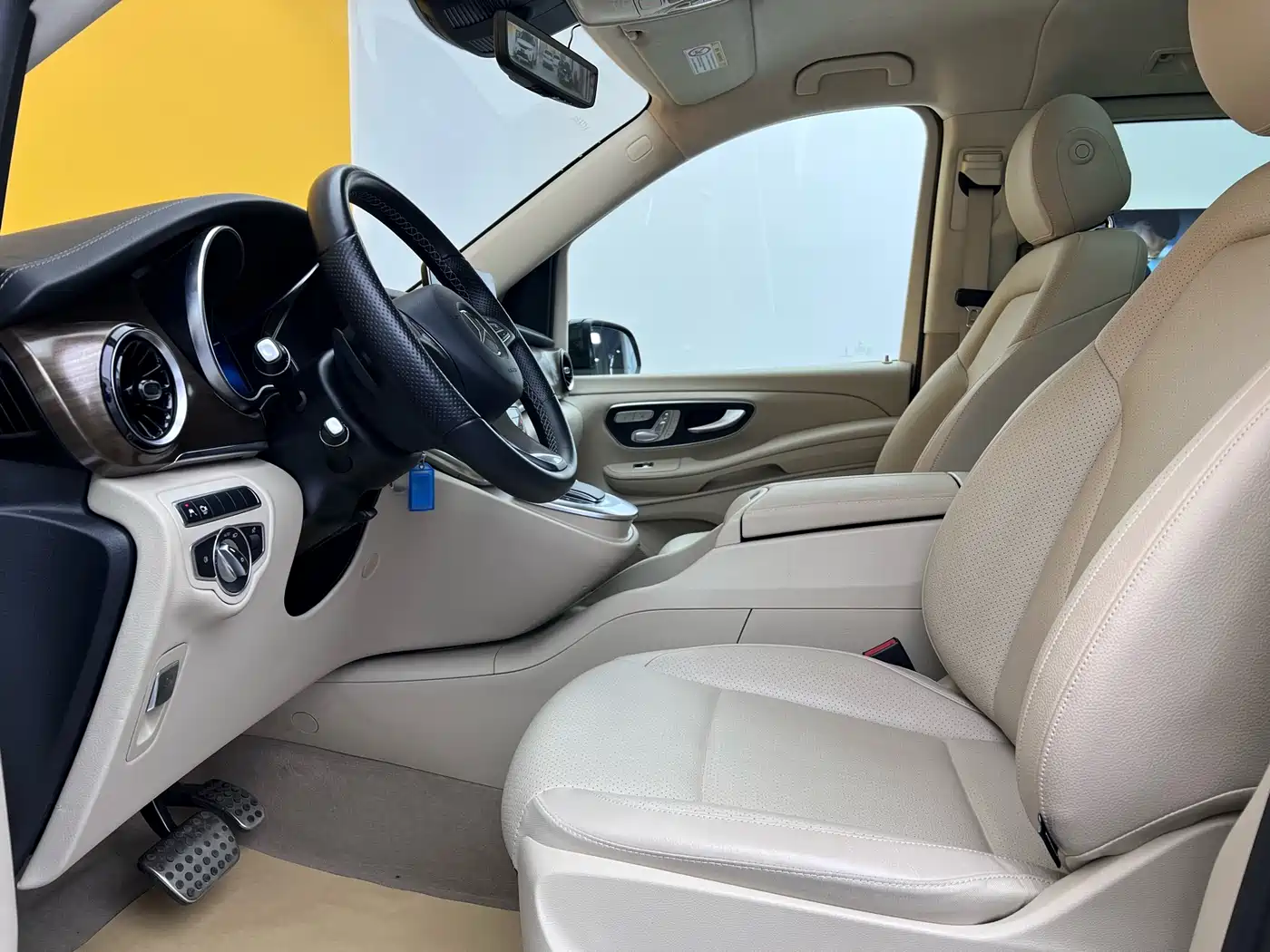 Mercedes-Benz V-Class 2021 V 260 L Long Wheelbase Luxury Edition фото 3