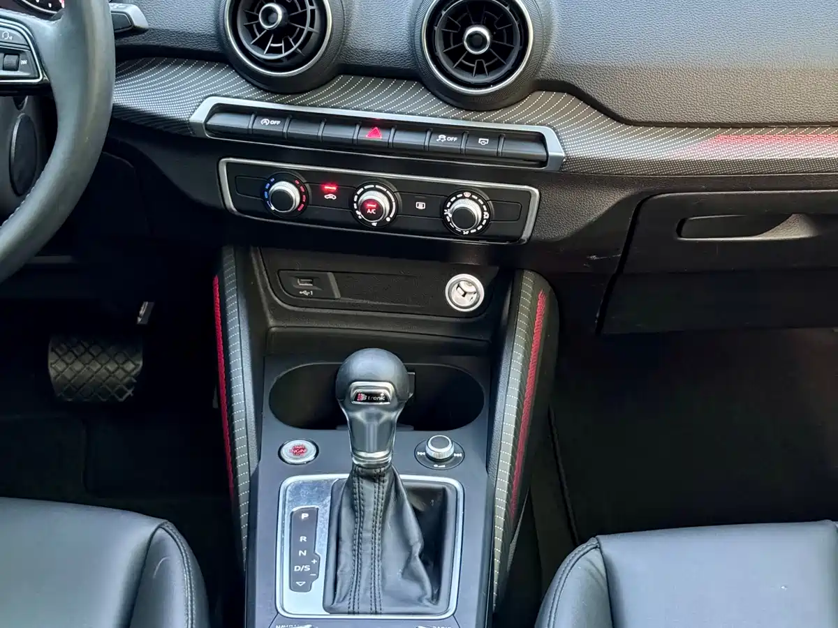 Audi Q2L 2018 35 TFSI Launch Exclusive Edition China VI фото 12