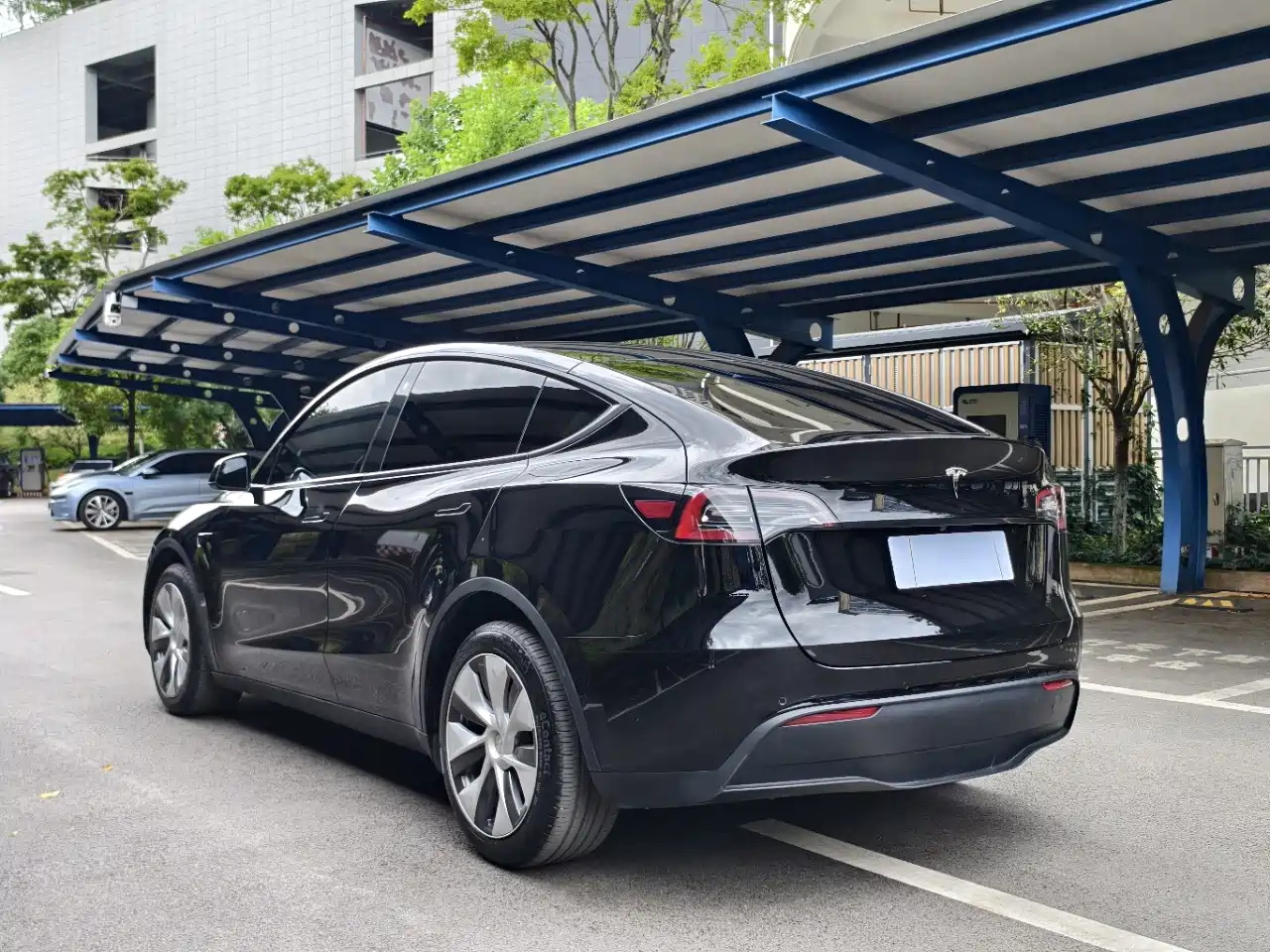 Фото 14 - Tesla Model Y