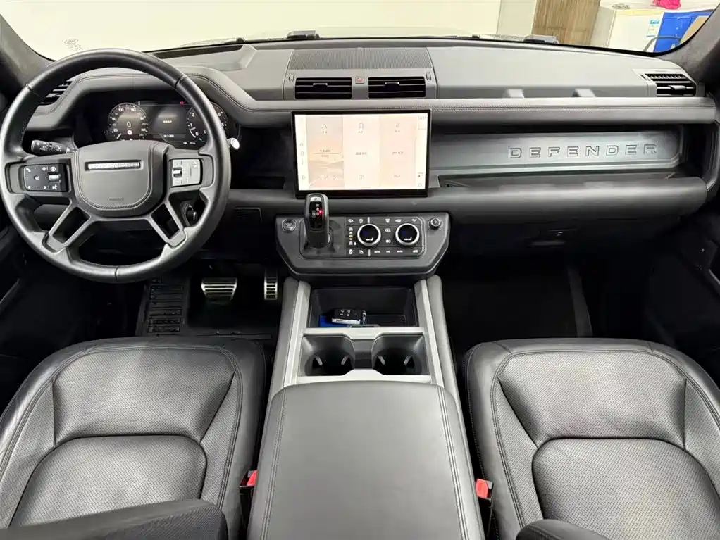 Land Rover Defender 2025 110 3.0T P400 X фото 8