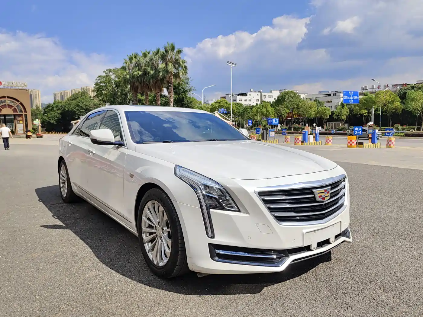 Фото 14 - Cadillac CT6