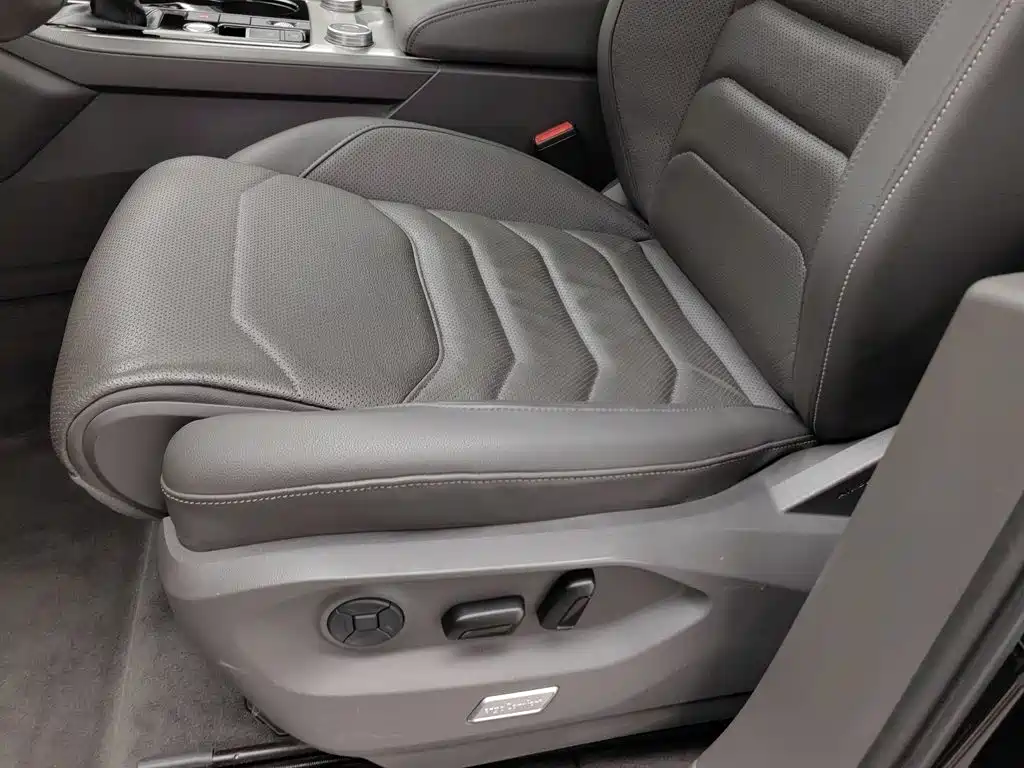 Фото 20 - Volkswagen Touareg