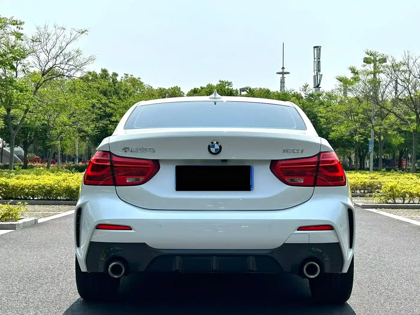 BMW 1 Series 2023 120i M Sport фото 5