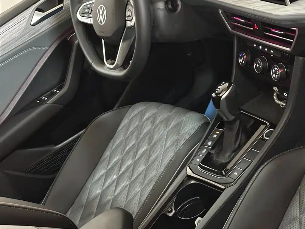 Volkswagen Sagitar 2025 300TSI DSG Surpass Edition фото 21