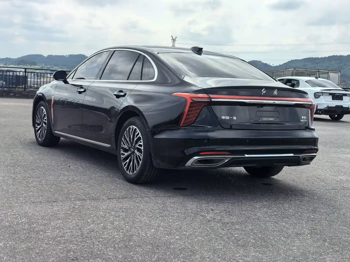Hongqi H5 2024 2.0T Automatic Smart Connect Flag Smooth Edition фото 12