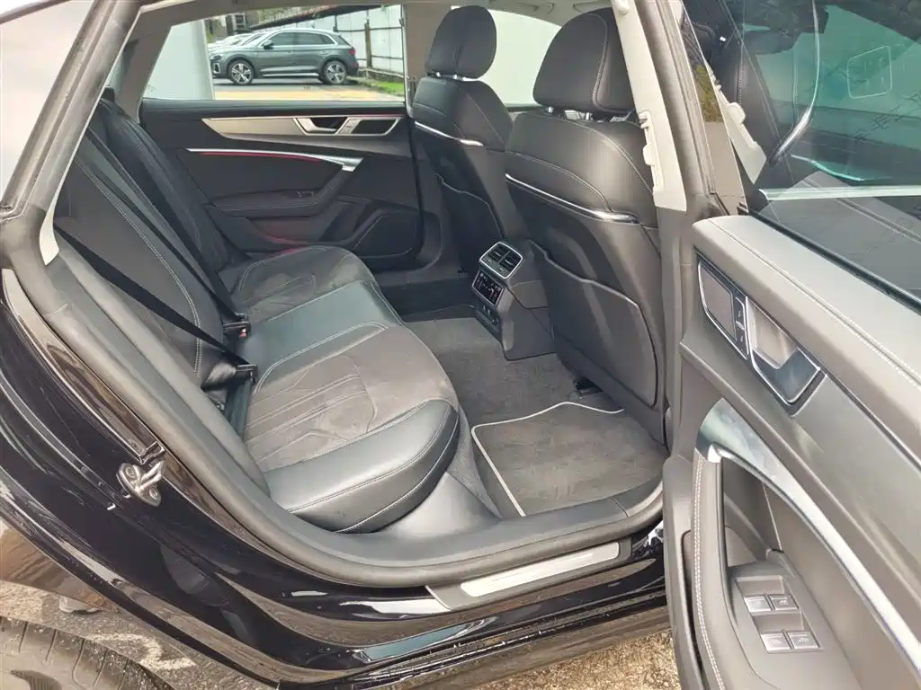 Audi A7L 2025 Model Year 45 TFSI Luxury фото 13