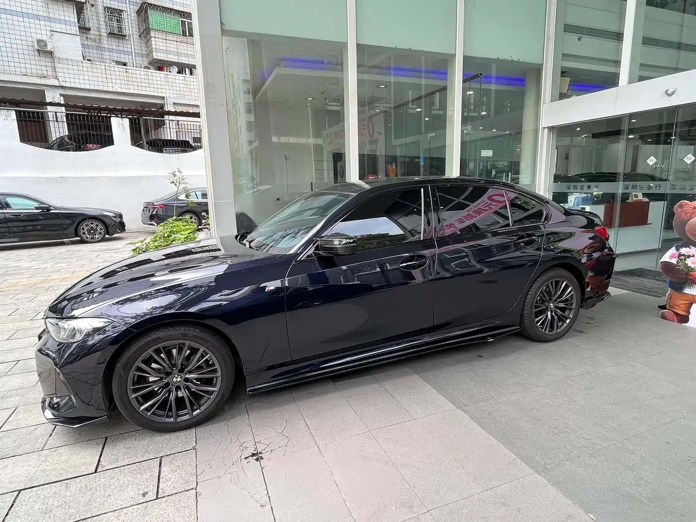 BMW 3 Series 2024 325Li M Sport Shadowline Package фото 4