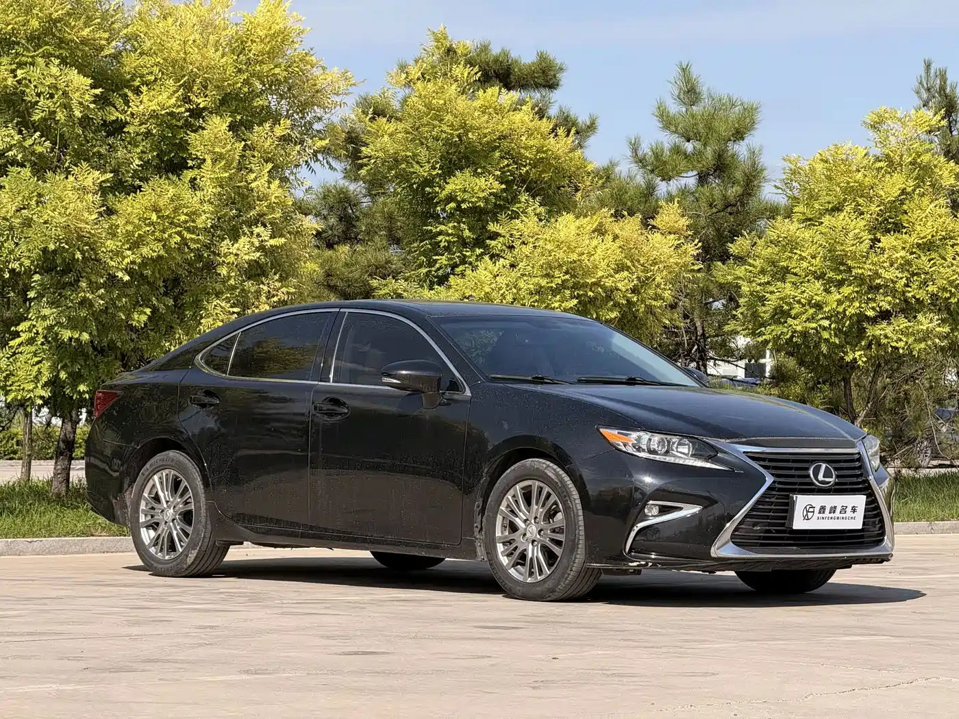 Фото 2 - Lexus ES