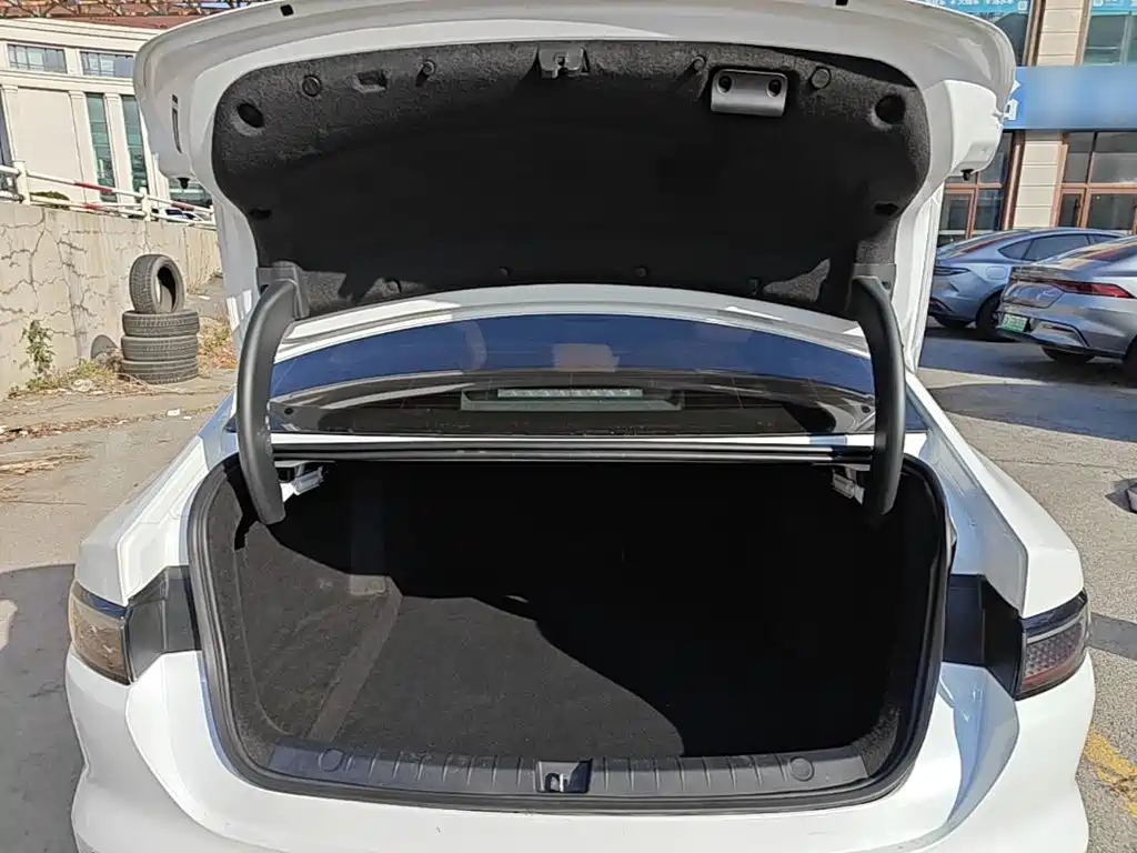 صورة 19 - BYD Seal 05