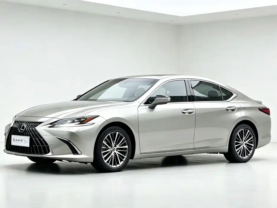 Фото 1 - Lexus ES