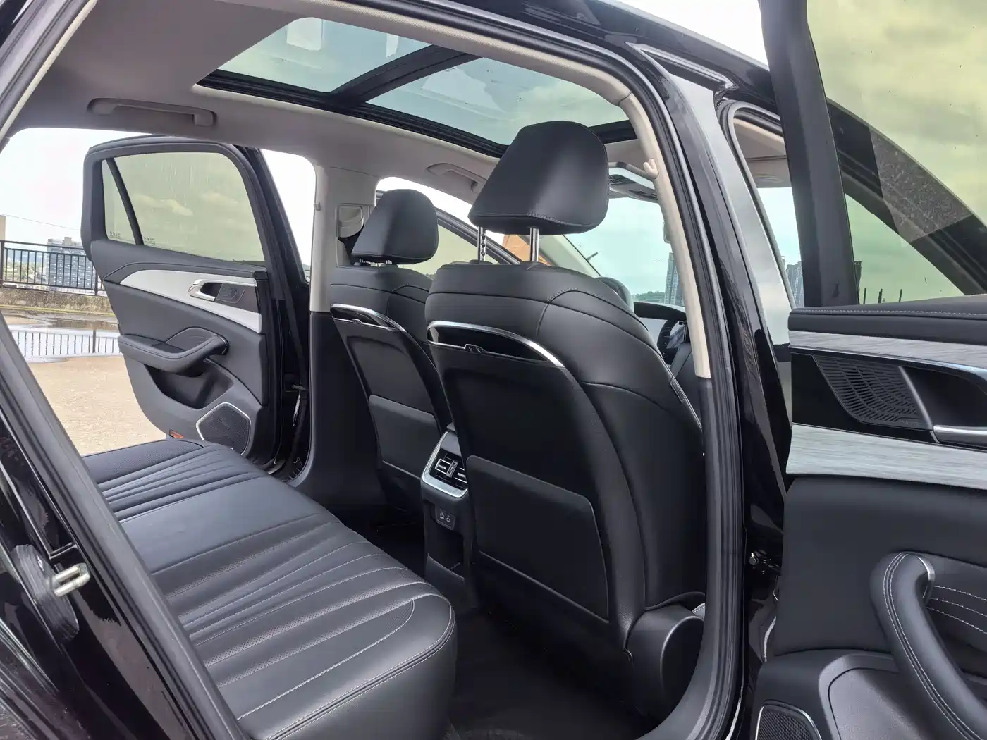 Hongqi H5 2024 2.0T Automatic Smart Connect Flag Smooth Edition фото 9