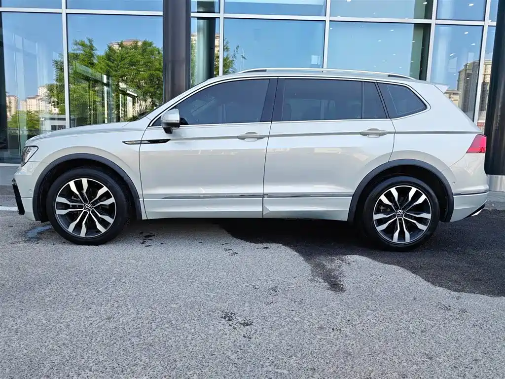 Volkswagen Tiguan L 2021 330TSI Automatic 2WD R-Line Flagship фото 2