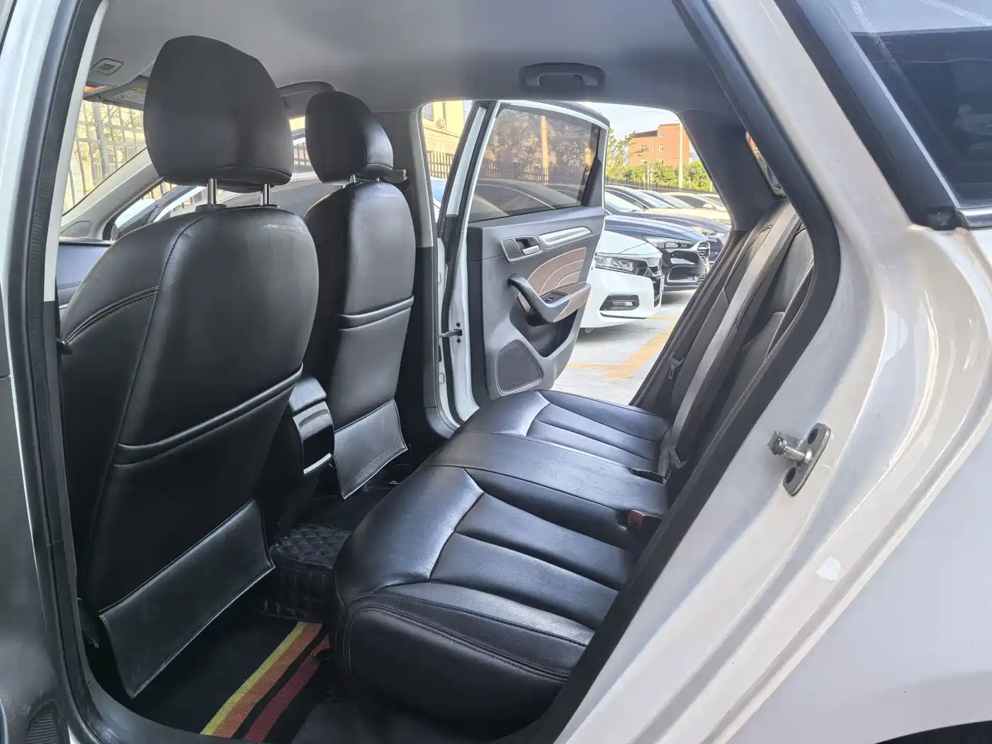 Roewe i6 2020 2020 PLUS 1.6L CVT 4G Connected Glory Luxury Edition