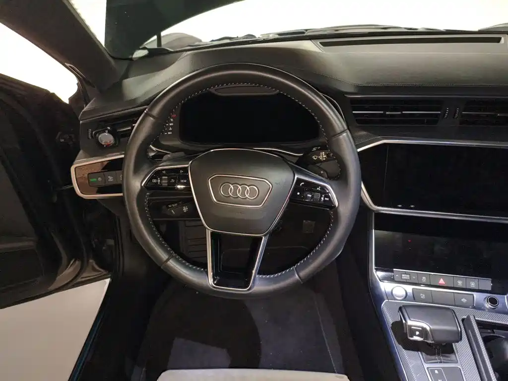 Фото 11 - Audi A6L