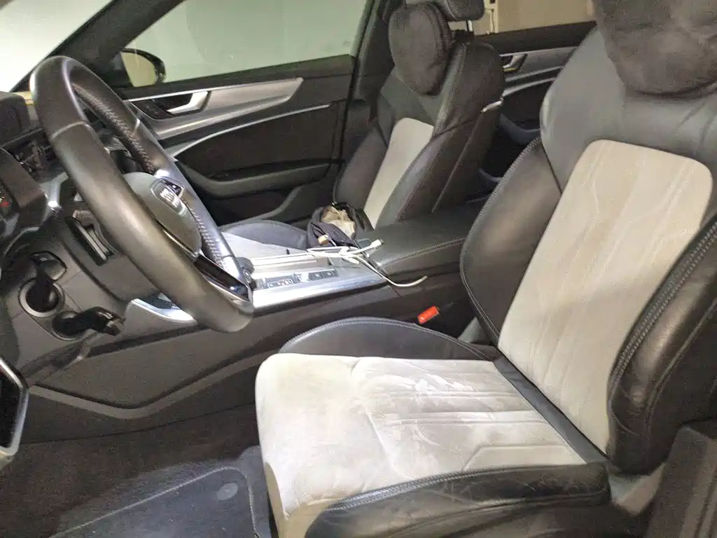 Фото 16 - Audi A6L