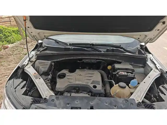 Roewe RX5 2016 20T 2WD Automatic Internet Smart Edition — фото 3