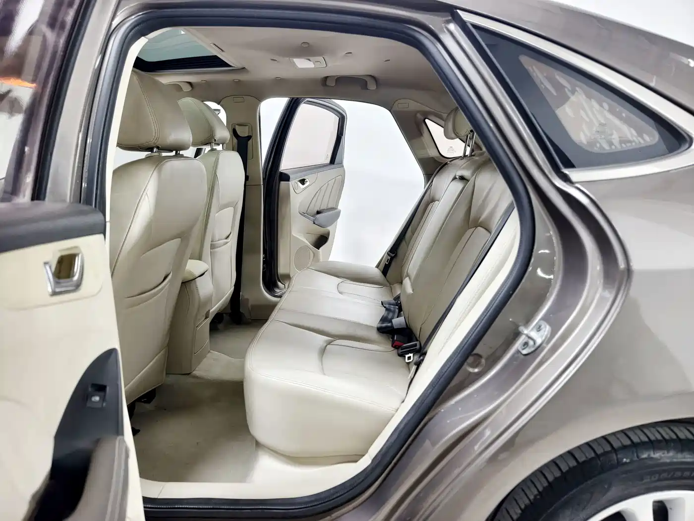 Chery Arrizo 7 2015 2015 1.6L Manual Zhishang Edition