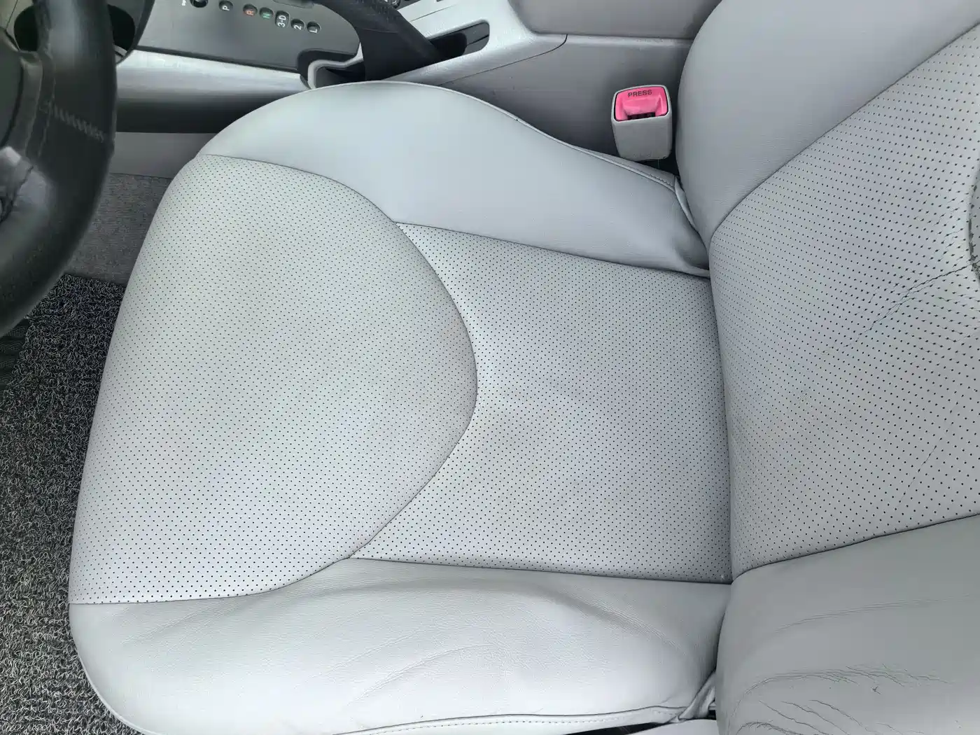 Toyota RAV4 (Import) 2006 2.4 Luxury фото 8