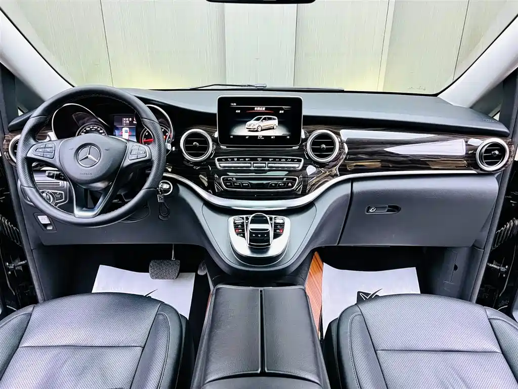 Mercedes-Benz V-Class 2017 Model V 260 Premium Edition фото 9
