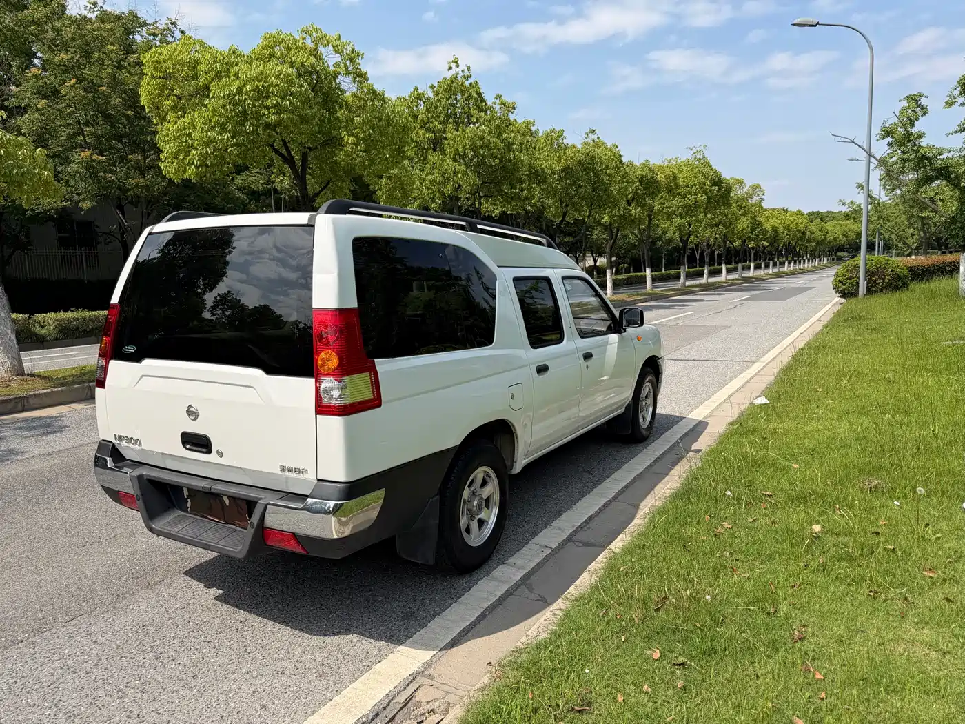 Nissan ZN Van 2015 2013 2.4L 2WD Luxury 5-seater