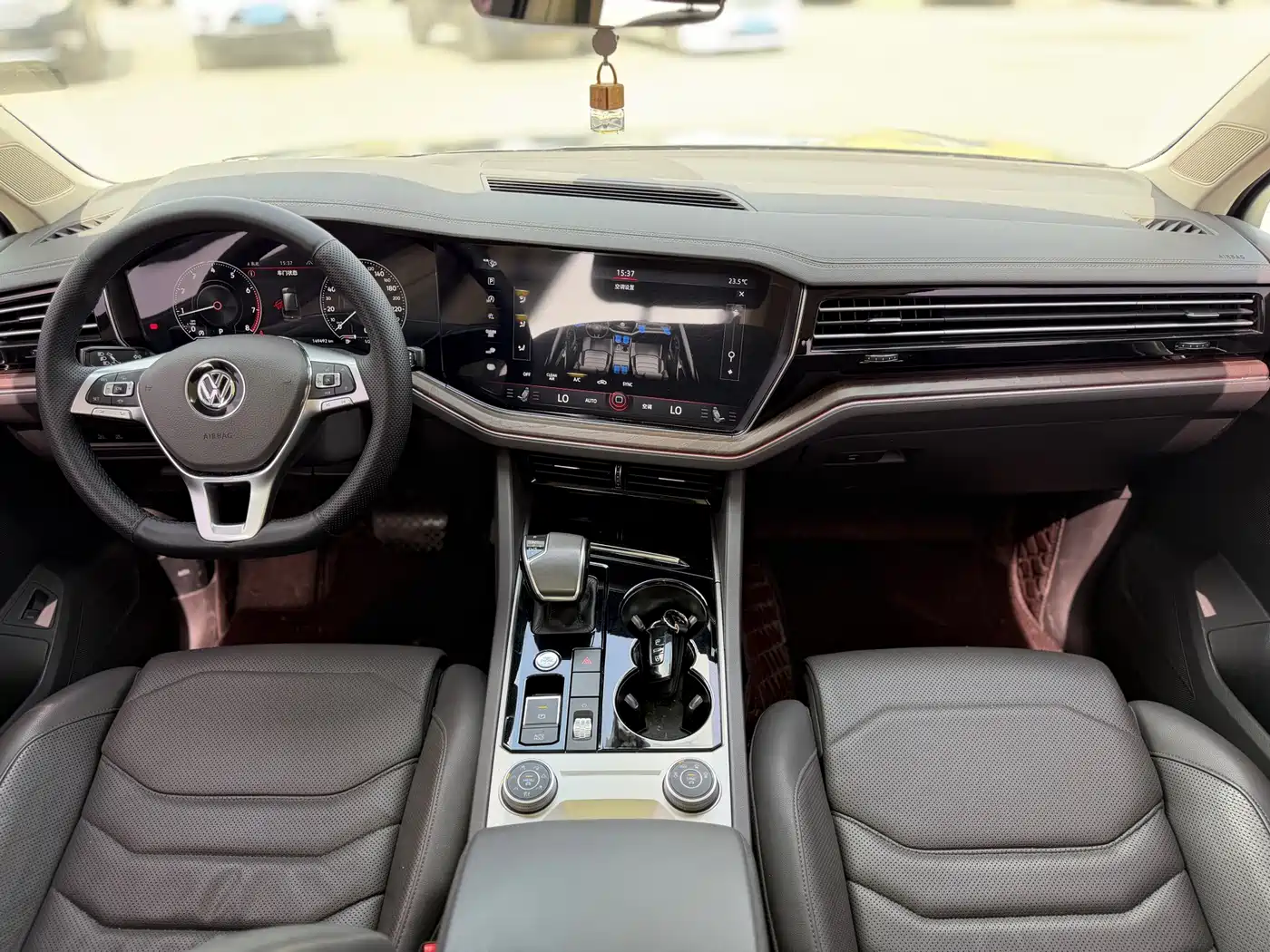Volkswagen Touareg 2019 2.0TSI Sharp Wing Edition China VI фото 6