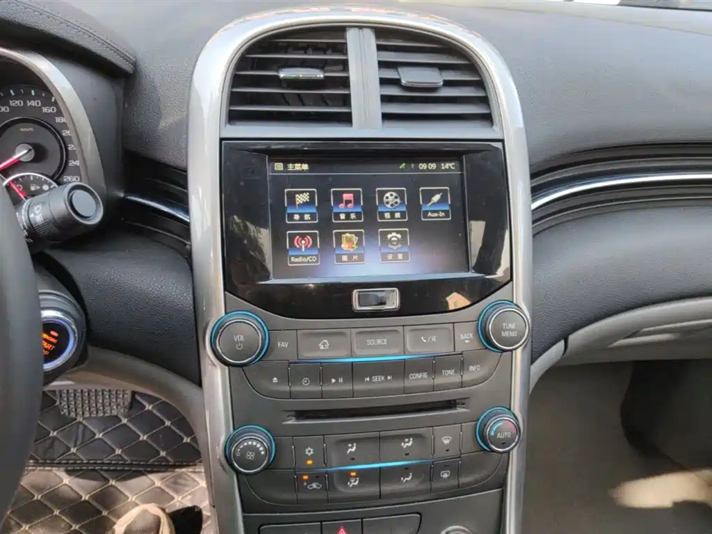 Chevrolet Malibu 2014 2.0L Automatic Luxury фото 13