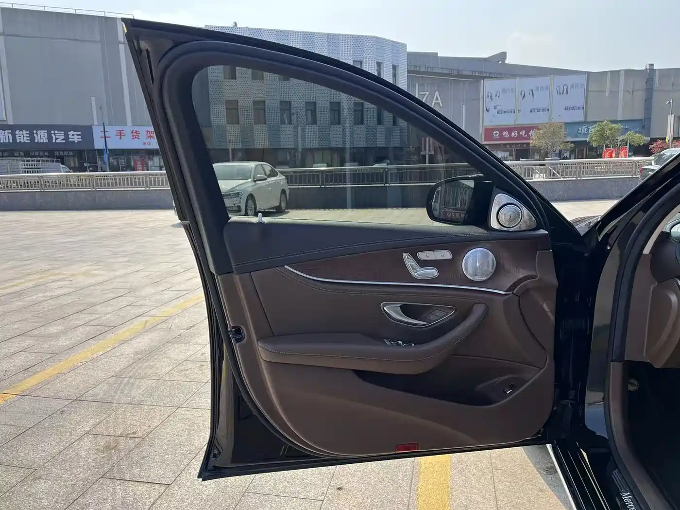 Mercedes-Benz E-Class 2022 Second Facelift E 300 L Luxury фото 10