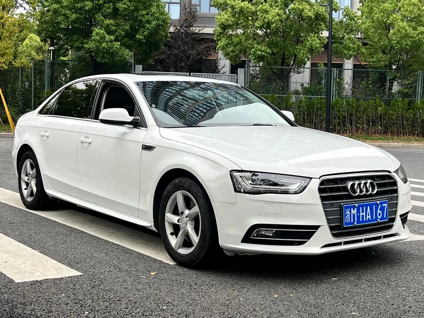 Audi A4L 2013 35 TFSI Automatic Standard фото 3