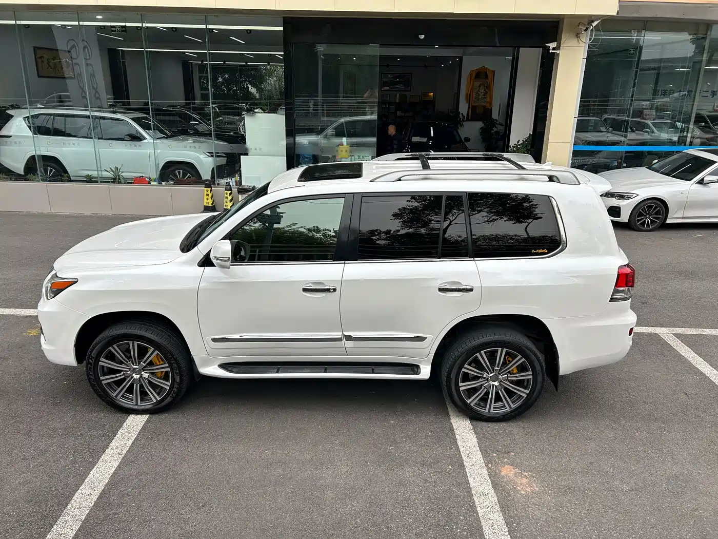 Lexus LX 2009 570 фото 4