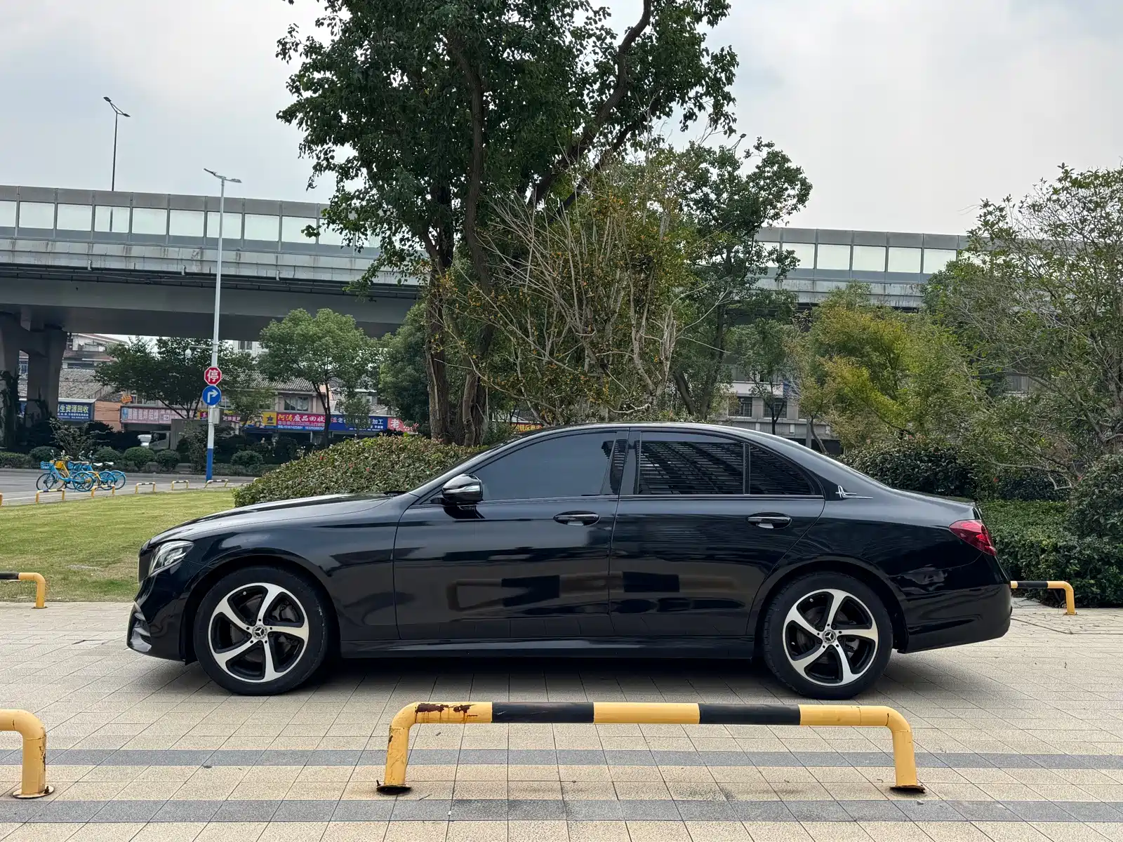 Фото 2 - Mercedes-Benz E-Class