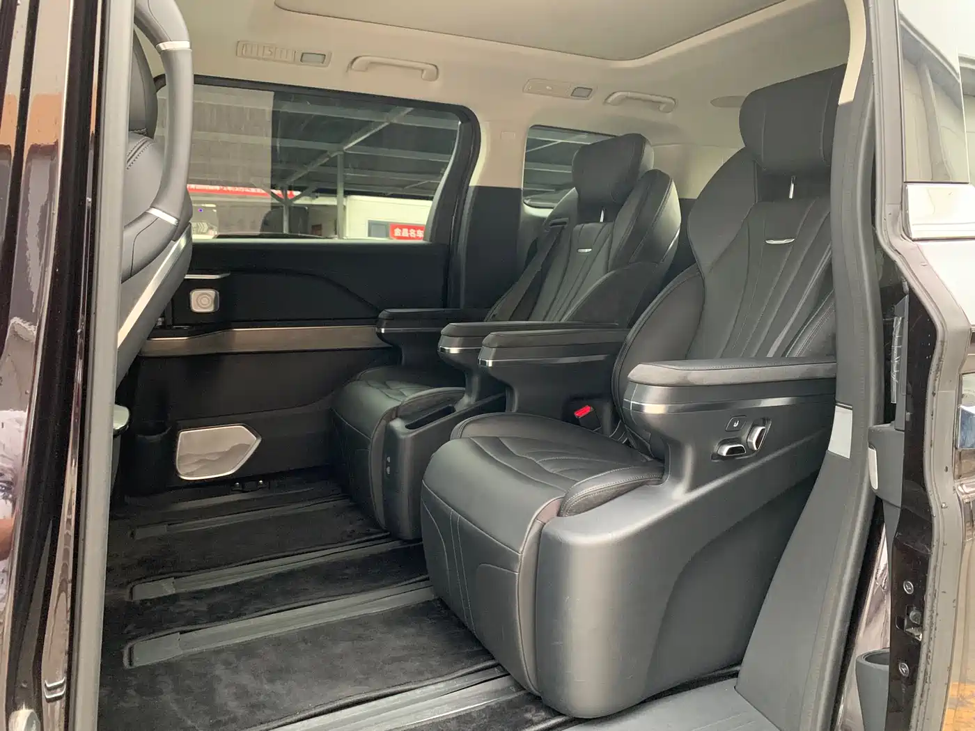 Hongqi HQ9 PHEV 2024 Model 2.0T AWD Business Edition фото 10