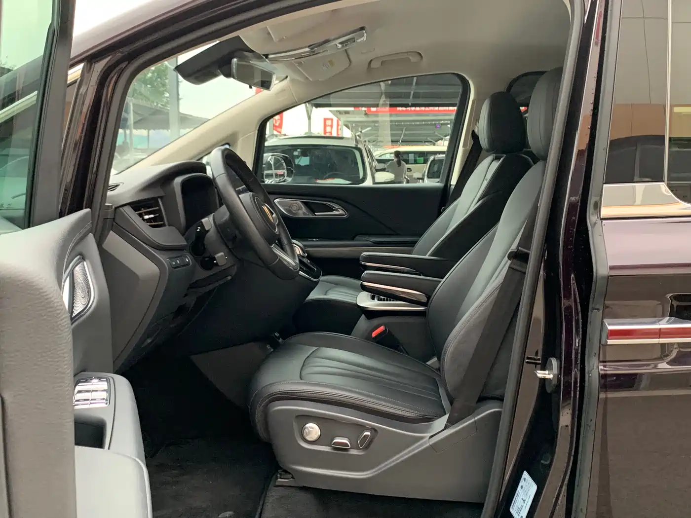 Hongqi HQ9 PHEV 2024 Model 2.0T AWD Business Edition фото 8