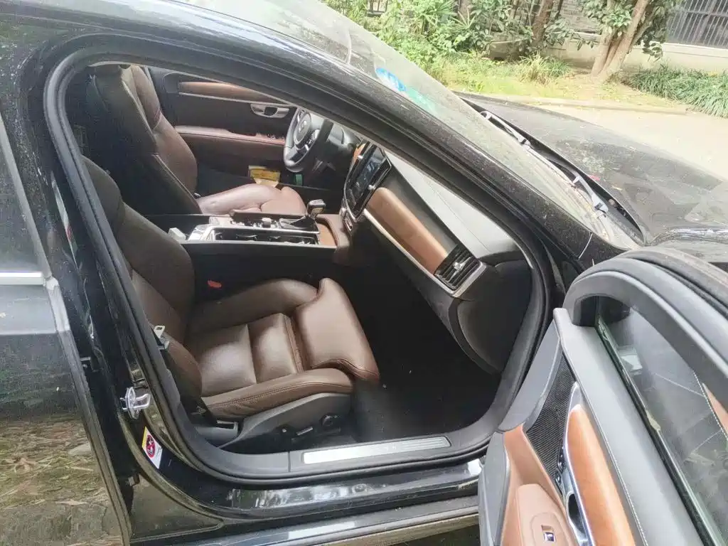 Photo 13 - Volvo S90
