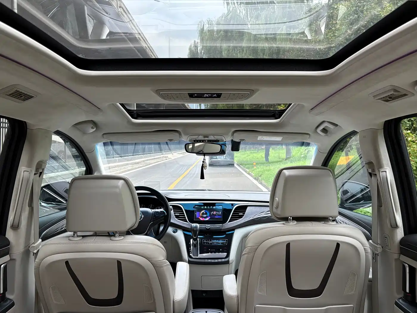 Фото 11 - Buick GL8
