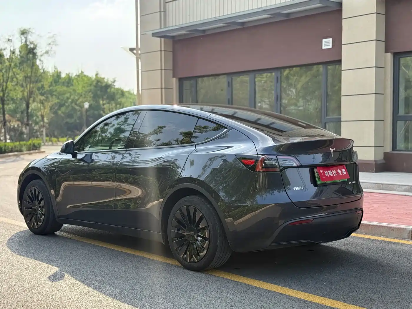 TESLA MODEL Y