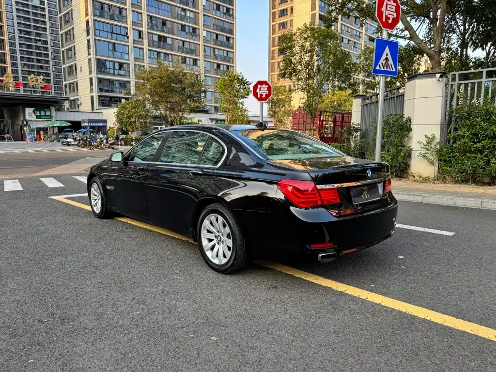 Фото 4 - BMW 7 Series
