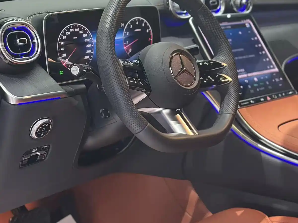 Mercedes-Benz GLC 2024 GLC 260 L 4MATIC Luxury 5-seater фото 10