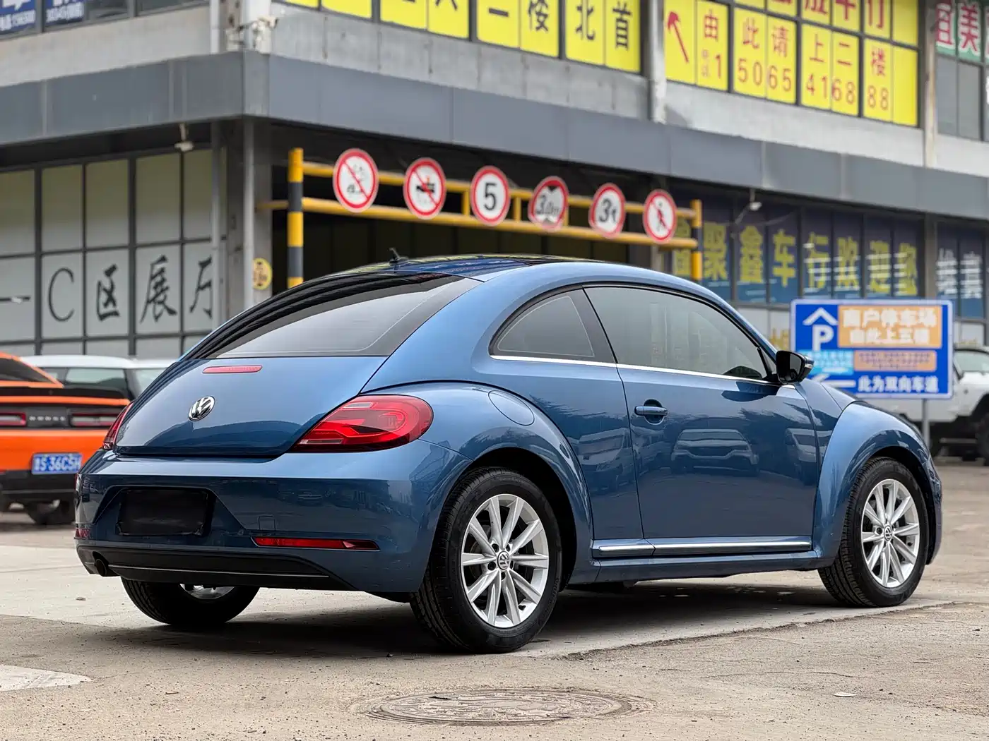 Volkswagen Beetle 2017 180TSI Style фото 8