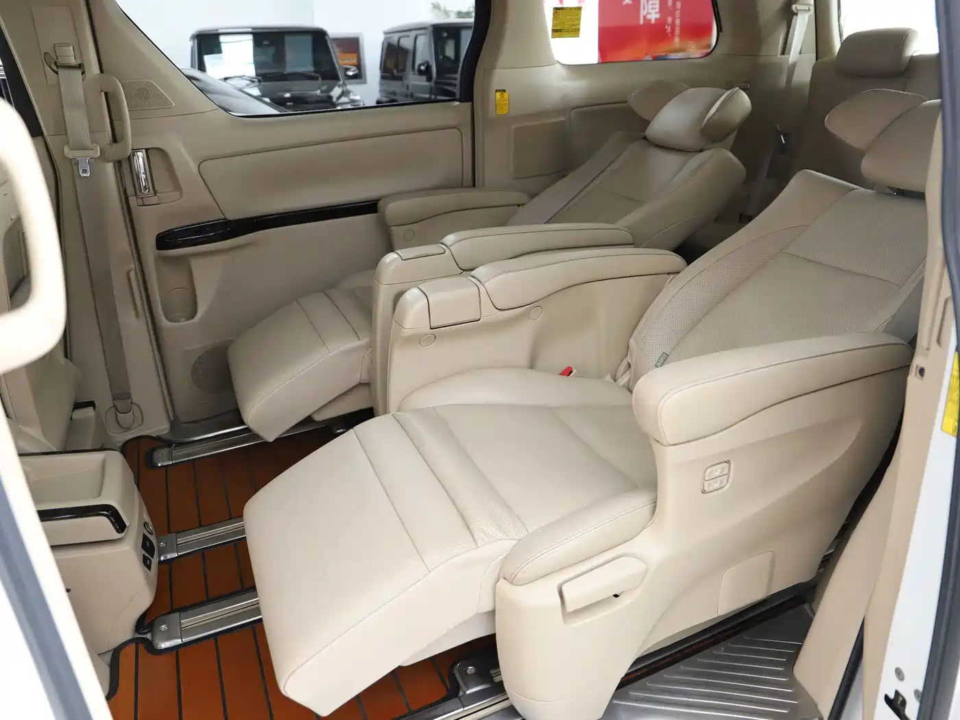 Toyota Alphard 2012 3.5L Luxury Edition фото 8