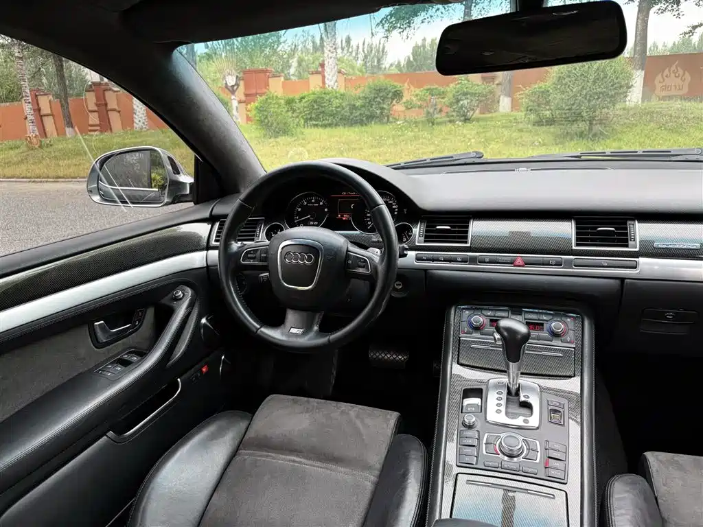 Audi S8 2009 Audi S8 5.2 FSI quattro фото 21