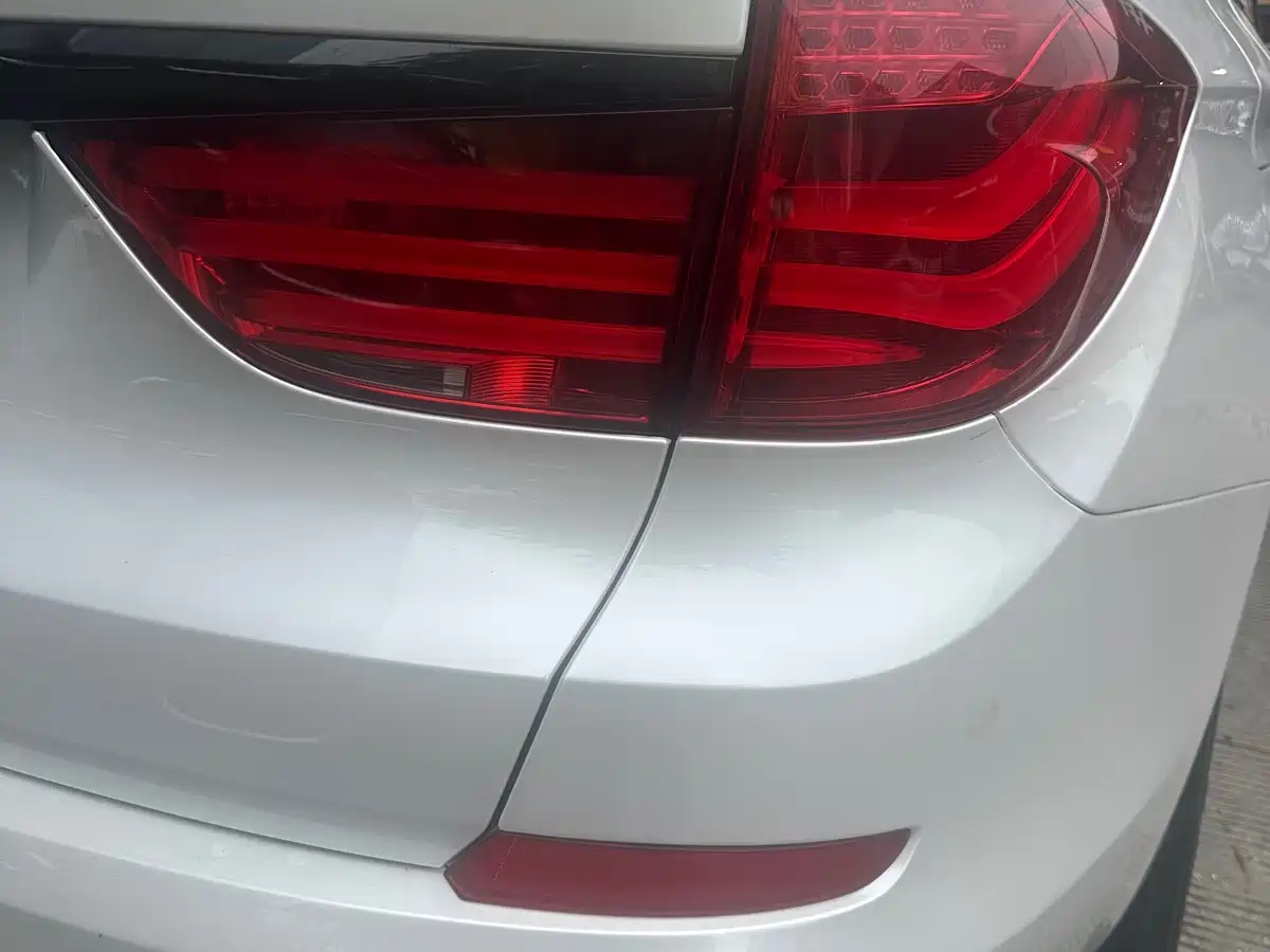 BMW 5 Series GT 2011 535i Elegance фото 10
