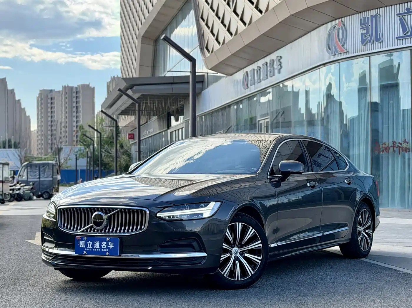 Volvo S90 2022 B5 Momentum Luxury Edition