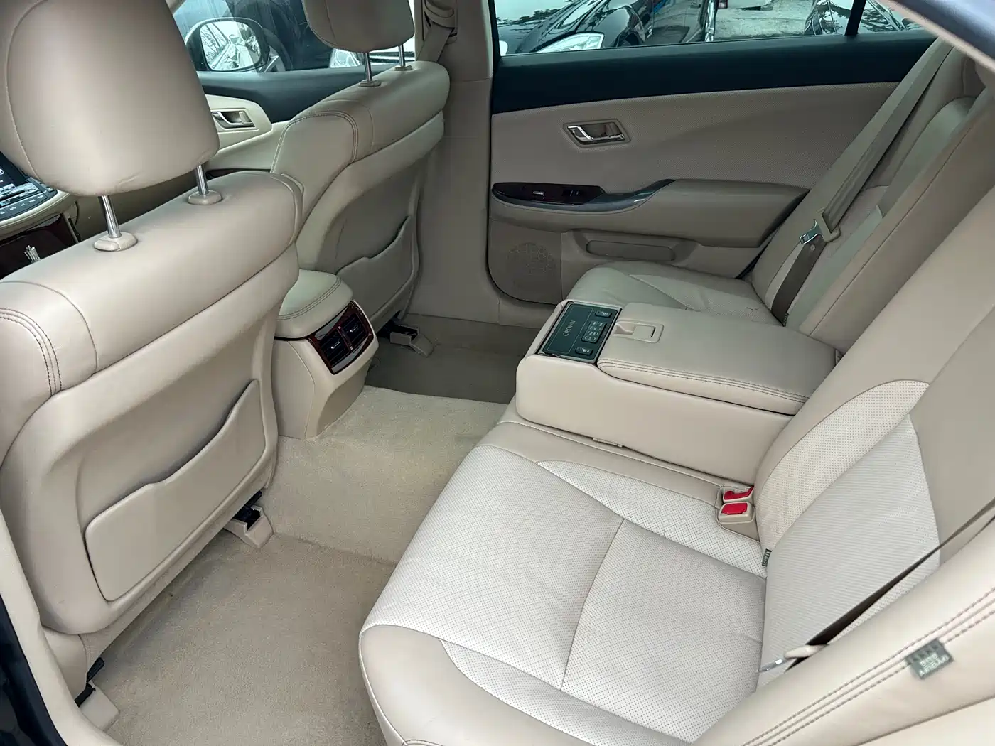 Toyota Crown 2012 2.5L Royal Leather Edition фото 9