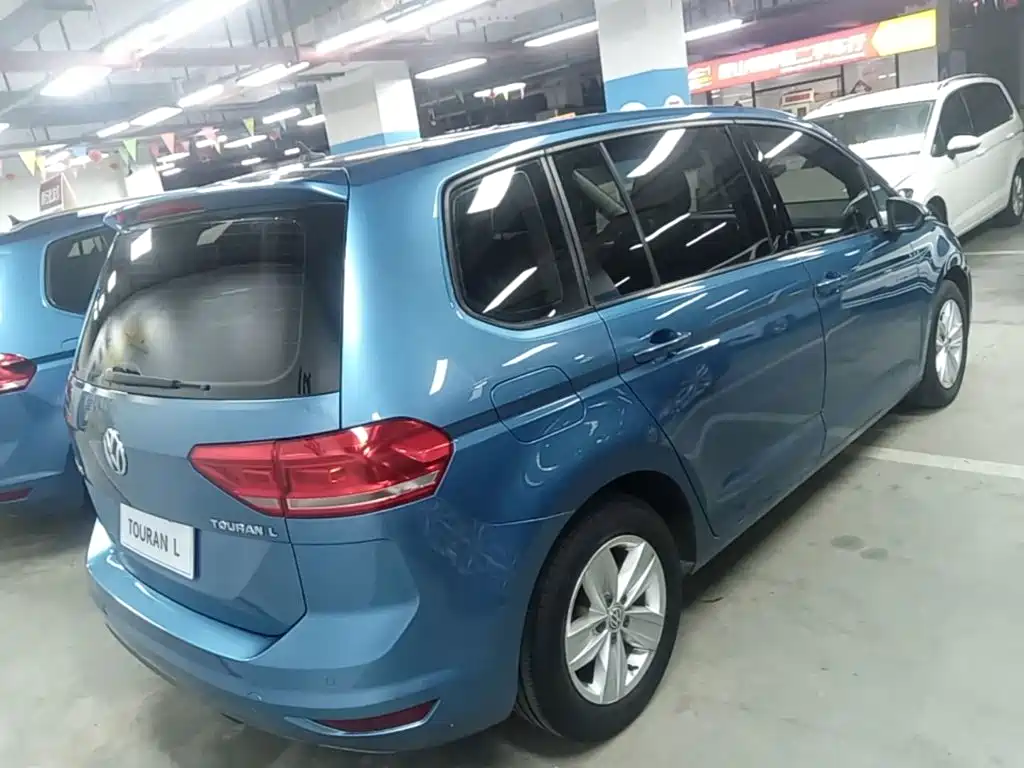 Фото 7 - Volkswagen Touran