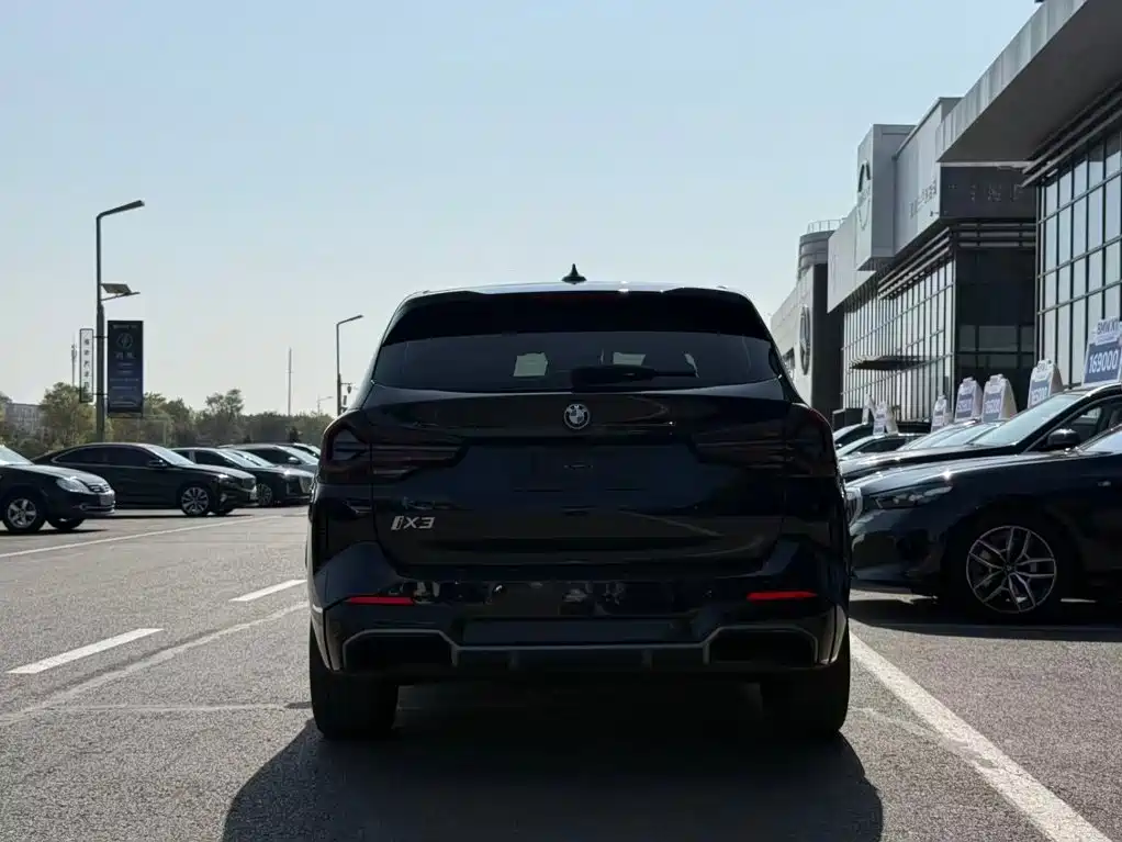 صورة 14 - BMW iX3