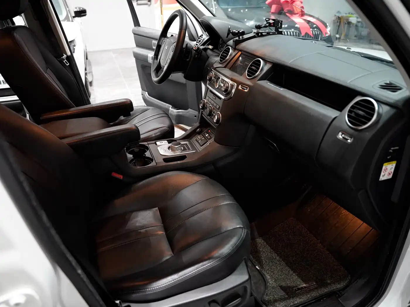 Land Rover Discovery 2015 3.0 SC V6 SE фото 8