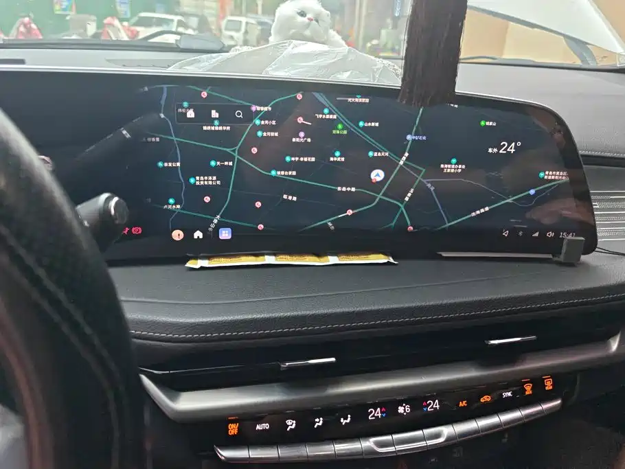 Photo 13 - Cadillac XT4