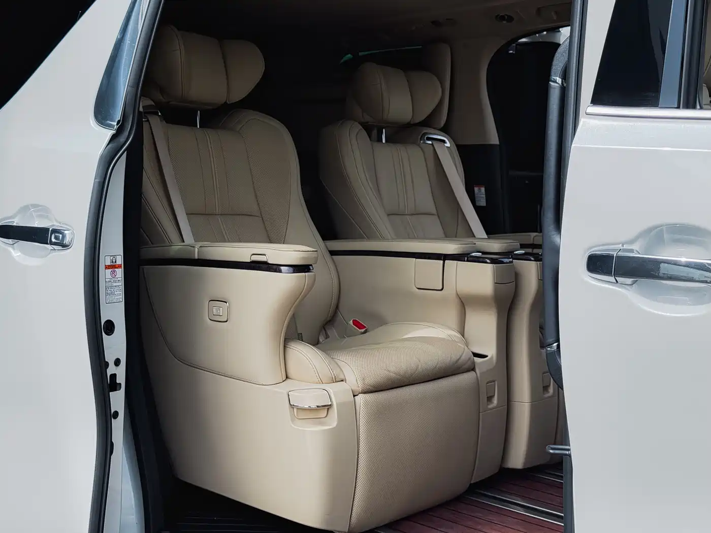 Toyota Alphard 2019 Hybrid 2.5L Premium Edition фото 10