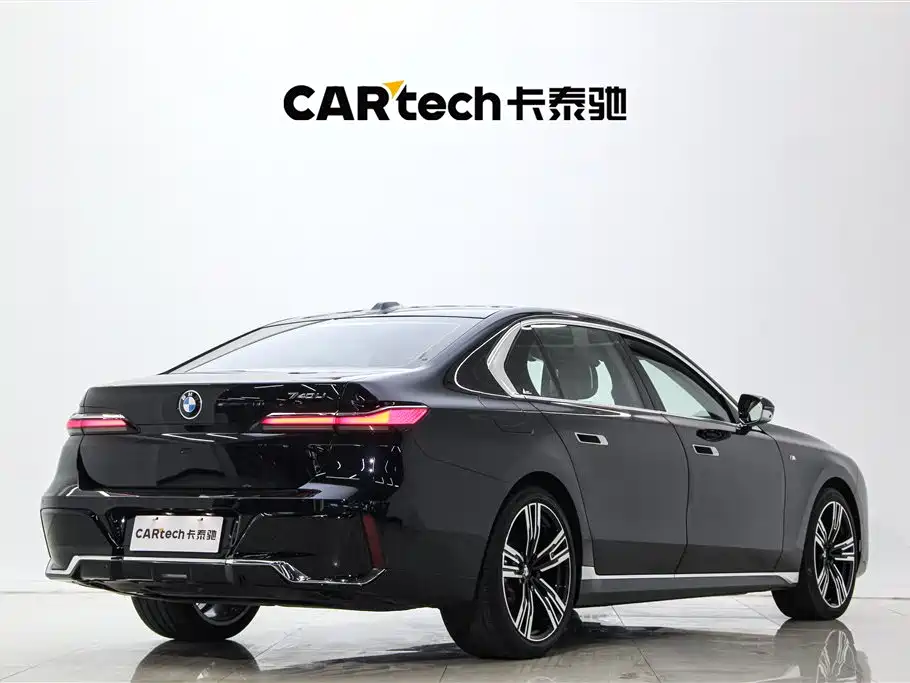 BMW 7 Series 2023 Model 740Li Leading M Sport Package фото 5