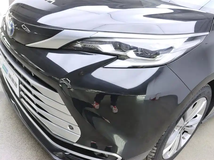 Toyota Sienna 2021 2.5L Hybrid Platinum Edition фото 32
